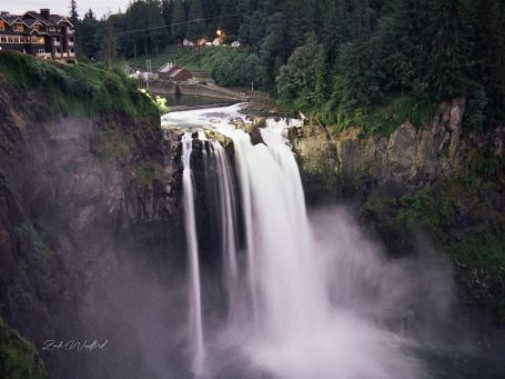 A color picture of Snoqualmie Falls